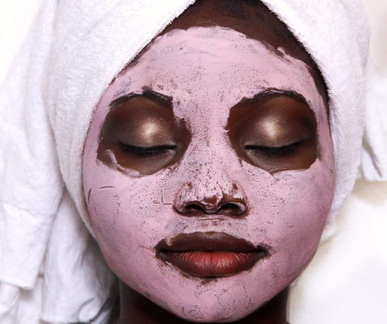 Flatlay of cleanser, serum, and sunscreen products for pore care